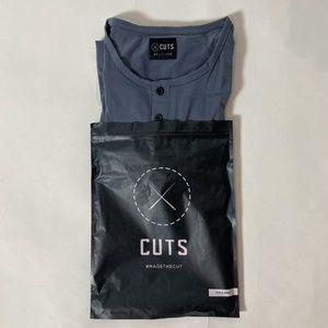 Cuts Clothing Men's Split Hem Crew Neck Button T-Shirt - L - New In Pack…
